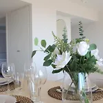 Luxury 2bedrms With Seaview Citycenter&parking #4 *